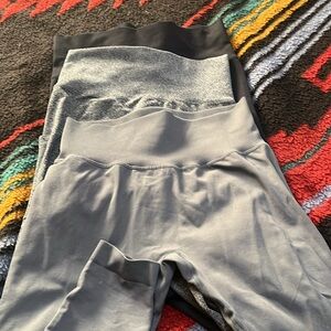 Bundle of 3 scrunch butt workout leggings